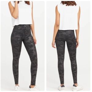 NWT Spanx Faux Leather Camo Leggings Size Small‎